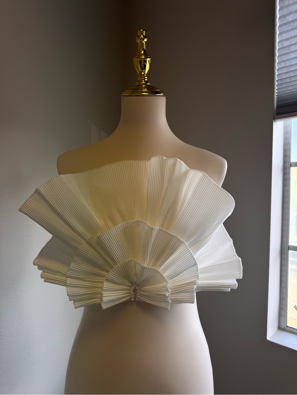 White Pleated Ruffle Shell Tube Crop Top - Picture 5 of 7